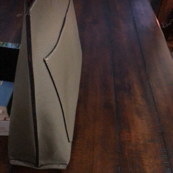 Steve Madden Green Tote Bag with Gold Hardware - Picture 4 of 7